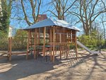 Foto: Neues Holzrondell auf dem Spielplatz Nachtigallenberg (JPG-Datei)