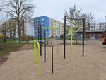 Foto: Neues Fitness-Klettergerät auf dem Spielplatz Ahornpromenade (JPG-Datei)