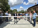 Foto: Verkehrsfreigabe der 1. Fahrradstraße in Güstrow am Schwarzen Weg durch den Bürgermeister, Arne Schuldt  (jPG-Datei)